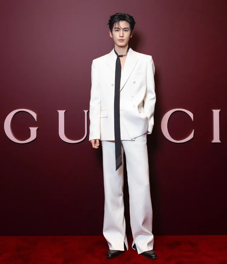 張凌赫實際身高超過190。翻攝張凌赫微博