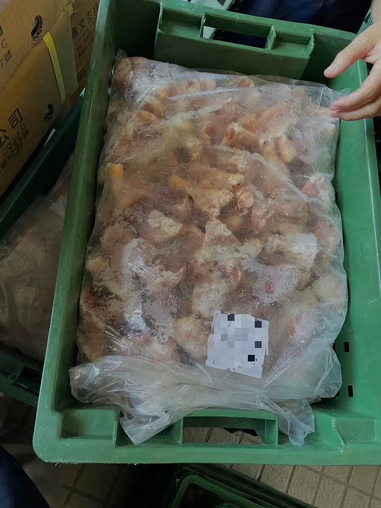 檢調與衛生單位查扣11.4公噸過期肉品，雞肉為最大宗。高雄市衛生局提供