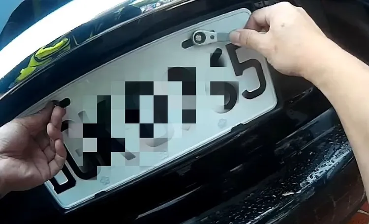 警方查扣偽造車牌。桃園市警局交通大隊提供