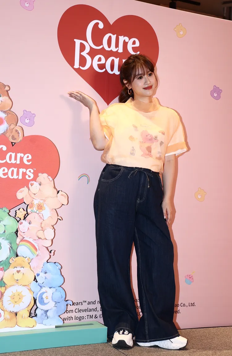 Sandy穿上可愛的熊熊店長T恤。彭欣偉攝