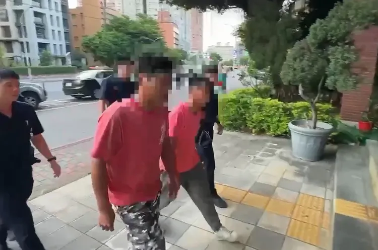 警方將2名工人查緝到案。警方提供