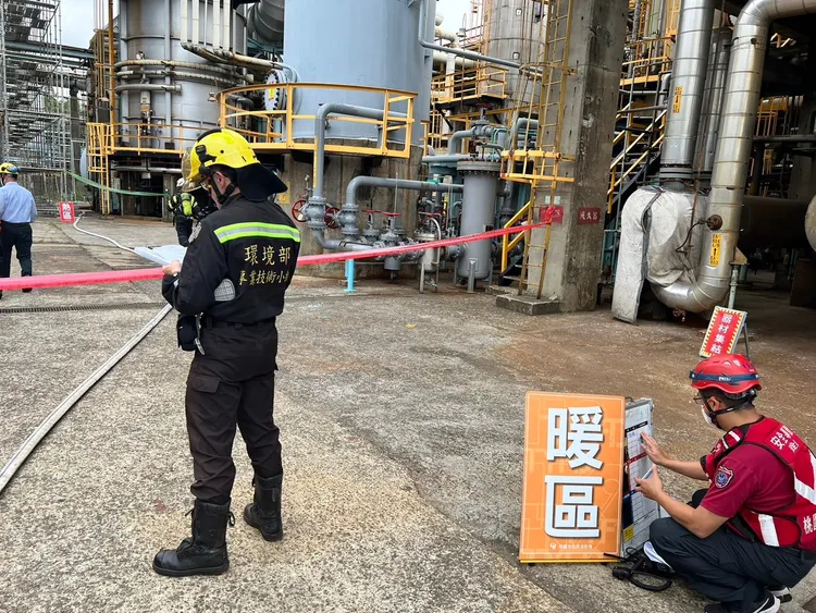 警消救援。桃園市消防局提供