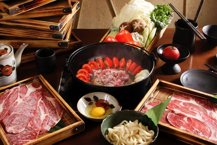 三燔礁溪「溫泉蕃茄壽喜燒放題」榮獲宜蘭勁好TOP10 好食大獎，深獲國際名廚江振誠肯定，是旅人到訪飯店必嘗的美味招牌重點。業者提供