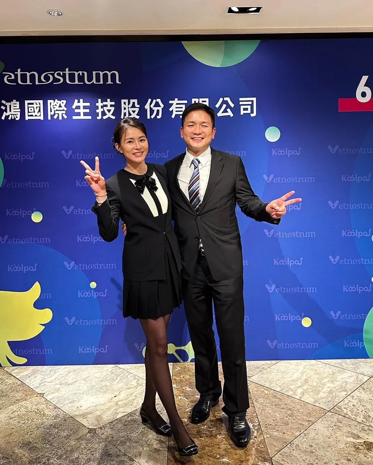 劉香慈（左）和老公鍾威凱。翻攝劉香慈臉書