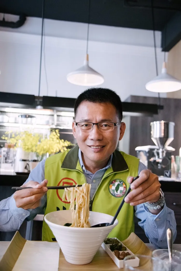 林士傑現任台南區漁會理事長。翻攝林士傑臉書