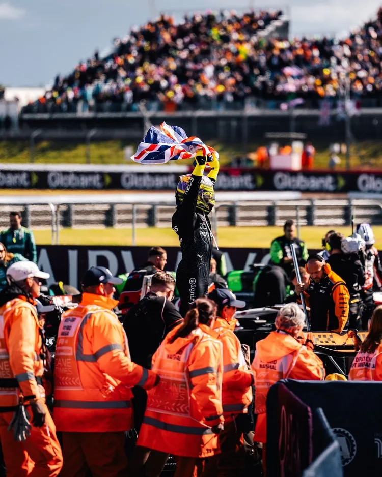 英國F1賽車手路易斯日前在Silverstone賽道贏得2024英國站冠軍漢米爾頓。翻攝lewishamilton IG