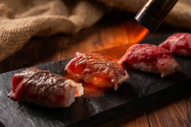 炙燒松露美牛握壽司。業者提供