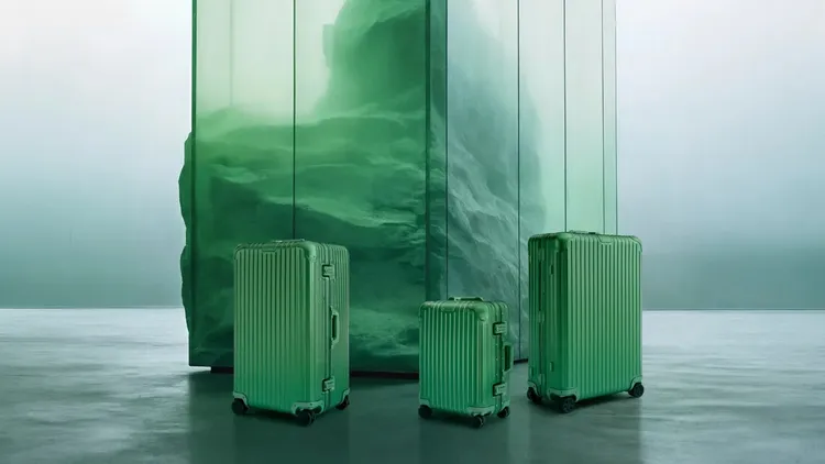 RIMOWA Original系列端出相當適合夏季的Emerald翡翠綠色。品牌提供
