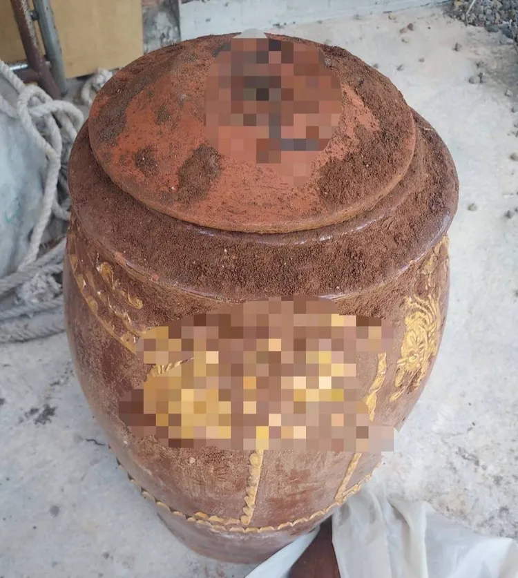 陳女祖墳遭歹人挖掘。警方提供