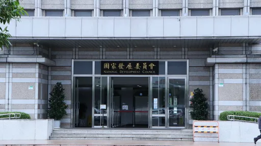 6月景氣燈號亮「熱絡」紅燈 建物開工樓地板面積「連5跌」