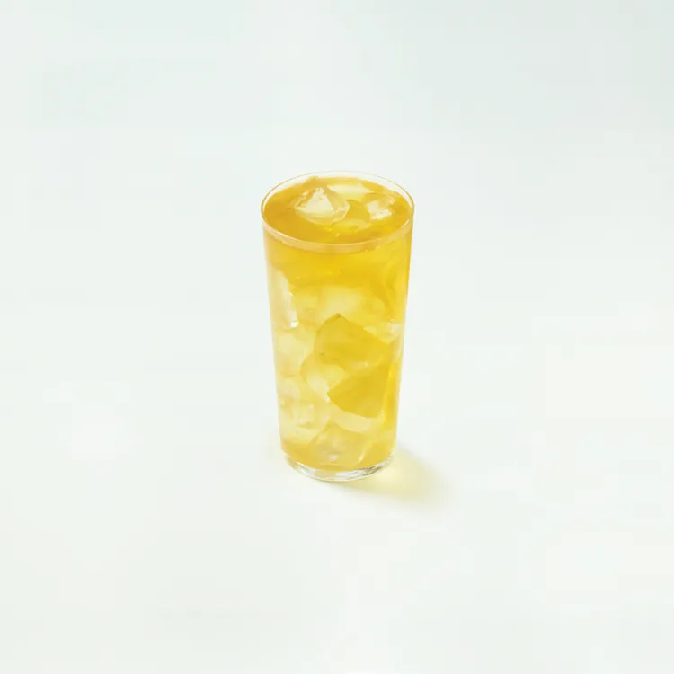 JEGO 旺梨四季春由升級版的四季春青茶和冷壓土鳳梨汁組合而成，酸甜甘多重豐富的風味迸出新滋味，入喉便能感受到那鳳梨汁的纖細香甜。業者提供