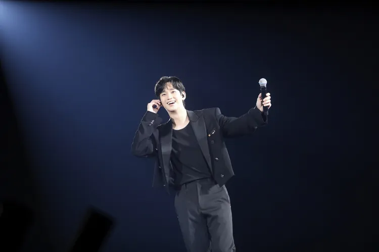 金秀賢在這次巡演中演唱多首歌曲，粉絲戲稱他是「被演員耽誤的歌手」。翻攝GOLDMEDALIST