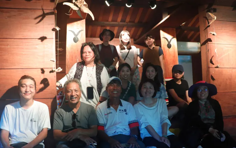 「蘭嶼時光：達悟族傳統祭儀的見證」展覽場地合影。海委會提供