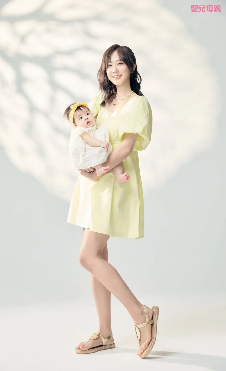 洪詩產後依舊纖瘦。嬰兒與母親提供