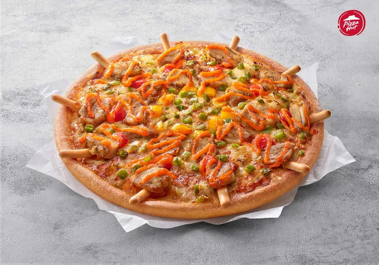 炙燒明太子雞肉串口味神還原日式居酒屋料理。必勝客提供