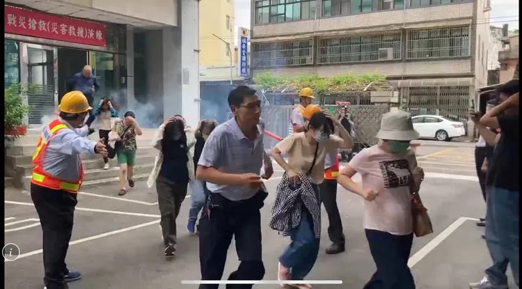 竹縣萬安演習人員疏散。新竹縣警局提供