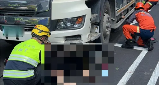 新店重大車禍!水泥車輾壓機車 7旬婦捲入車底命危