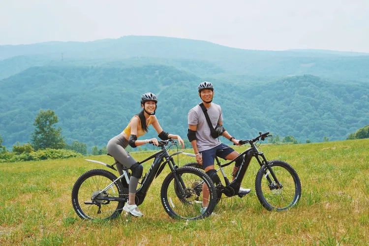 夫妻一塊騎車。翻攝隋棠臉書