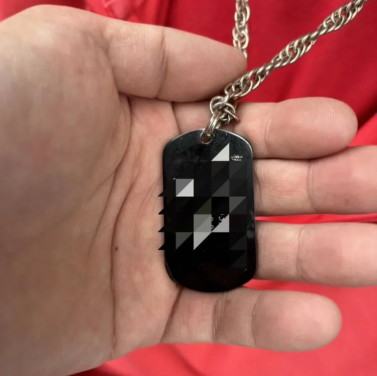 警方透過愛心手鍊連絡老婦的家人來接回。桃園警分局提供