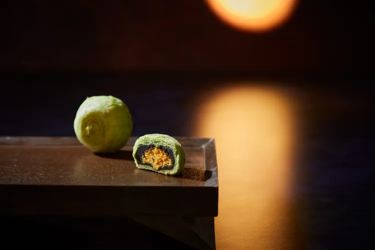 翠綠蛋黃酥。業者提供