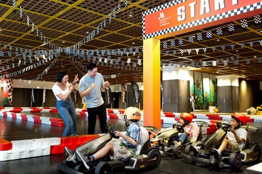 打造室內200公尺賽道卡丁車體驗館 台北萬豪推「奧林PK樂遊島」住房專案