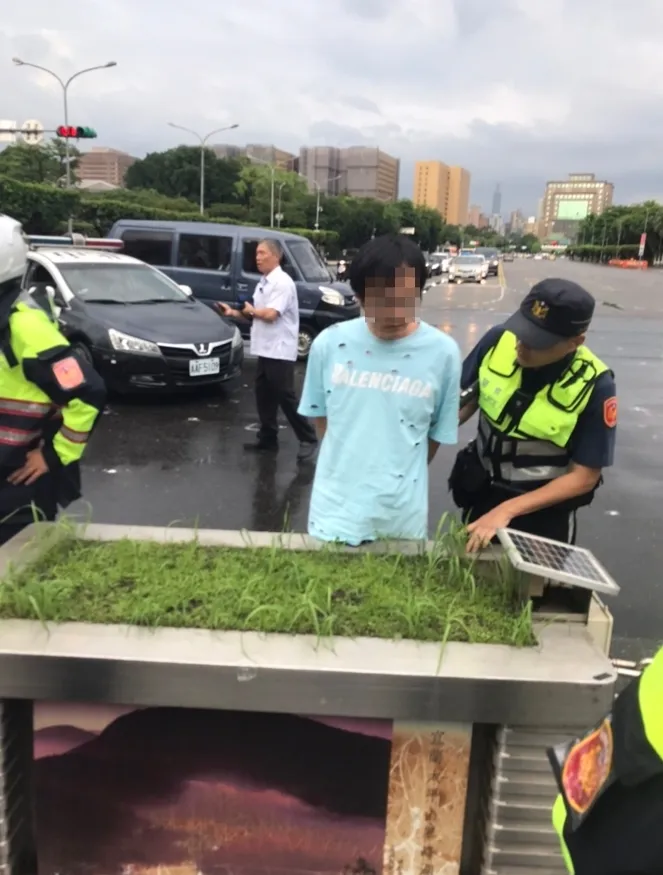 杜男遭警方逮捕。警方提供