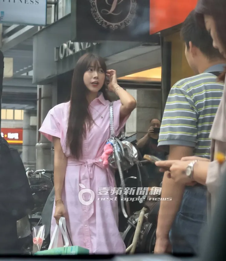 安芝儇身穿粉色洋裝，宛如甜美小公主。特勤中心攝