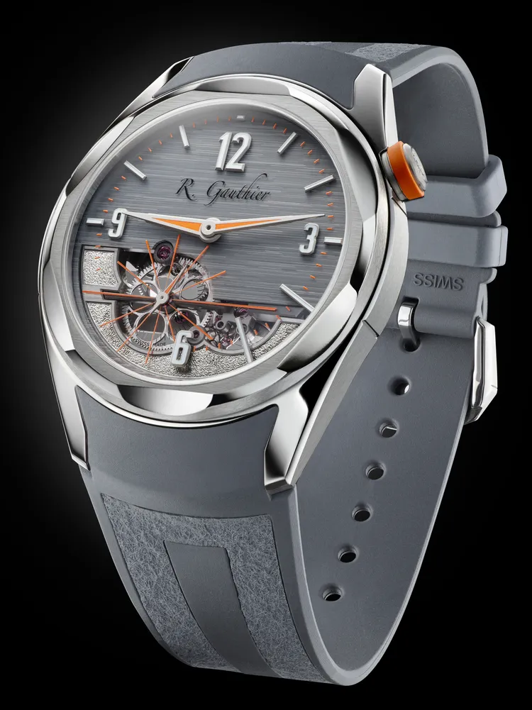 ROMAIN GAUTHIER C by Romain Gauthier Titanium Edition Six 鈦金限量款第六代，五級鈦金屬錶殼，藍寶石錶盤，灰色橡膠錶帶，自製手動上鍊機芯，動力儲存60小時，防水深度50米，198萬元。品牌提供