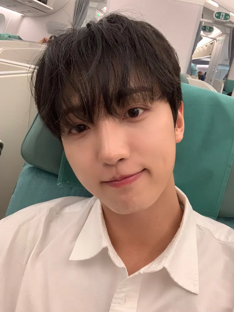 UP10TION的善燏擔任表演嘉賓，昨po出搭機來台照。翻攝善燏X（推特）