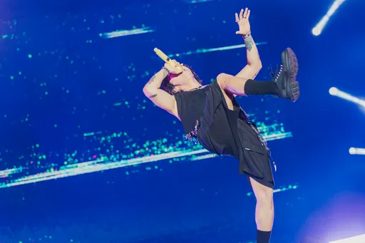 直擊|韓國天團「FTISLAND」唱到一半出事了 一句「南部弄假牙」2.7萬人聽傻