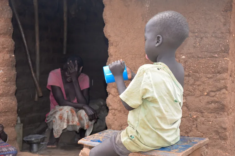 近年因糧食援助配額縮減，烏干達難民生活越來越不容易，也加劇兒童及青少年的心理壓力。（照片由台灣世界展望會提供）