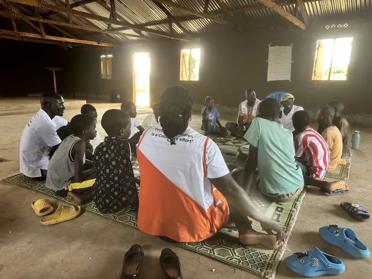 世界展望會透過飢餓三十捐款，在南蘇丹畢迪畢迪難民定居點推動「心理健康與兒童保護方案」，陪難民孩子修復心中的傷。（照片由台灣世界展望會提供）