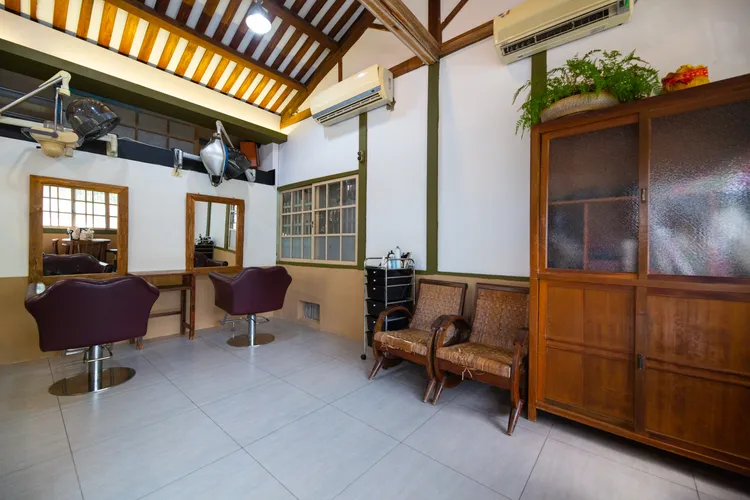 決定承租後，她與團隊花了近2個月的時間改造，從頭到尾土法煉鋼的用自己的方式修補。S.H.攝