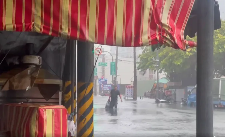 旗津部分地區水淹膝蓋。翻攝「旗津咱們的故鄉」臉書