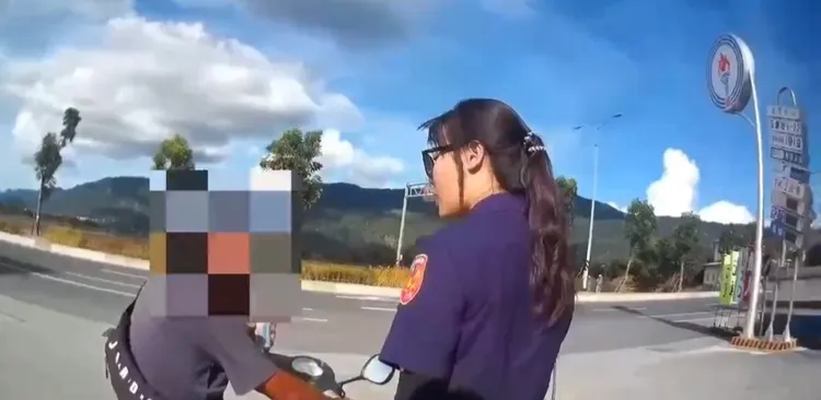 李嫌偷香菸後見到女警還打招呼當場被攔下自投羅網。警方提供