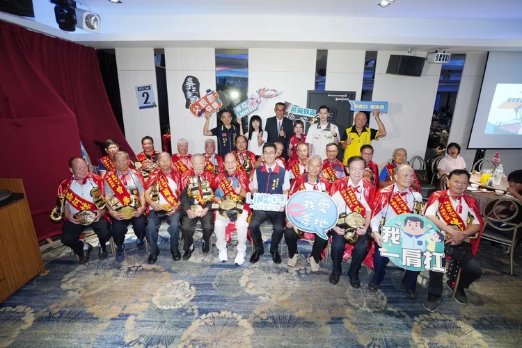 林口區今日表揚19位模範父親。公所提供