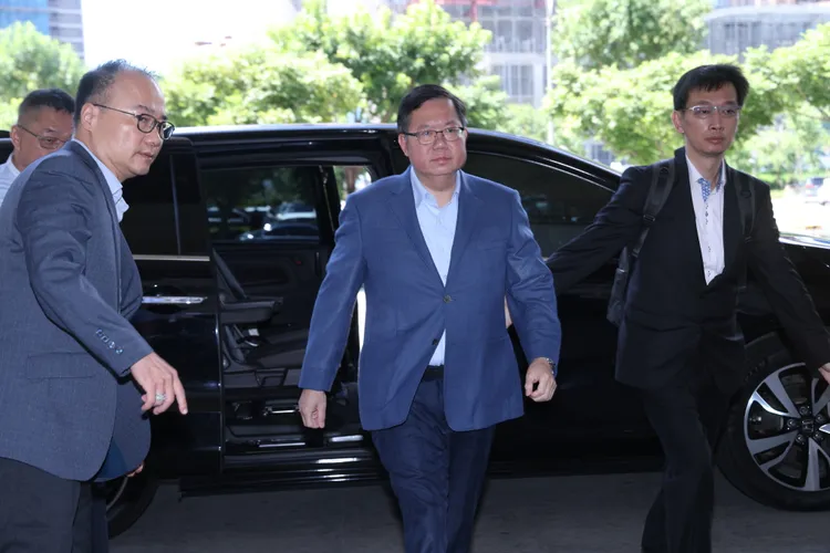 鄭文燦三度羈押庭裁定收押禁見。讀者提供