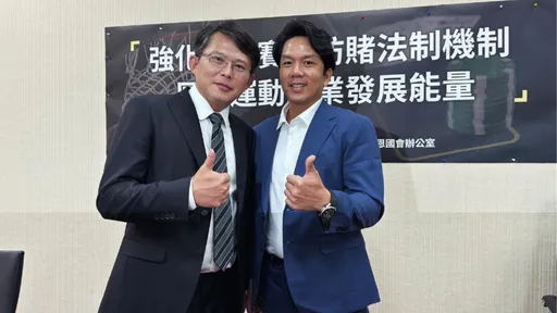 周思齊同框黃國昌竟遭情勒　球迷力挺：死忠仔都別來搶票！