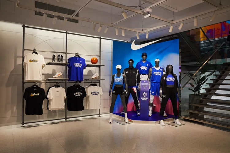 印有全新隊徽的服飾正式開賣。品牌提供