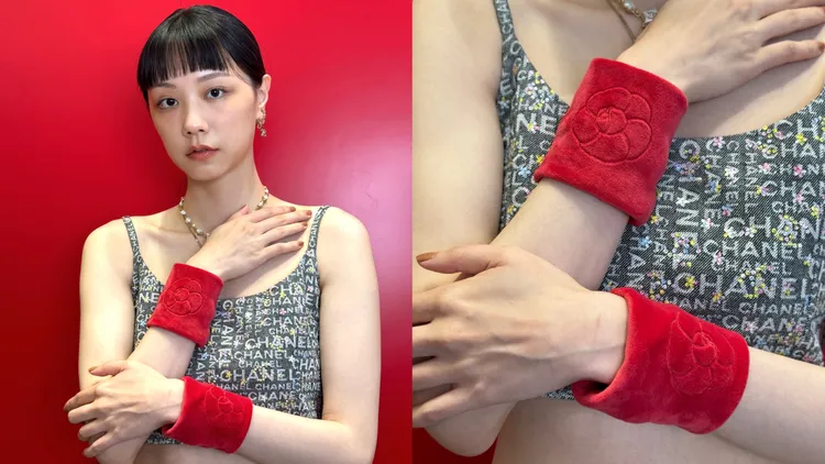 香奈兒1號紅色山茶花運動隨行組中的限量運動護腕。張家玲攝