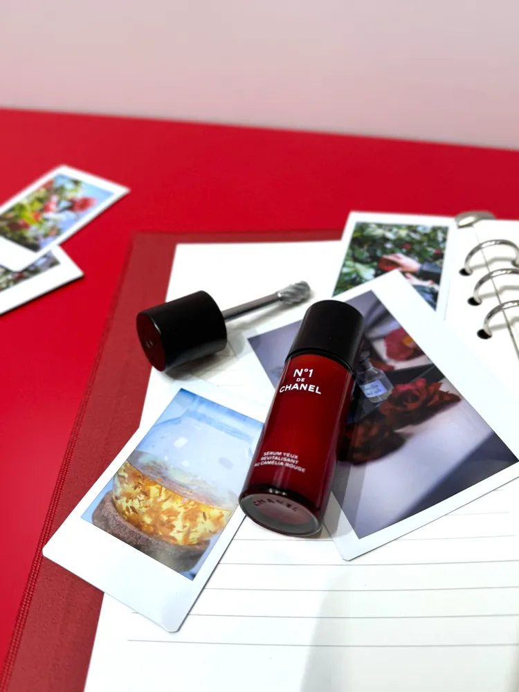 香奈兒1號紅色山茶花活能亮眼萃，15ml／3400元、補充瓶15ml／2880元。張家玲攝