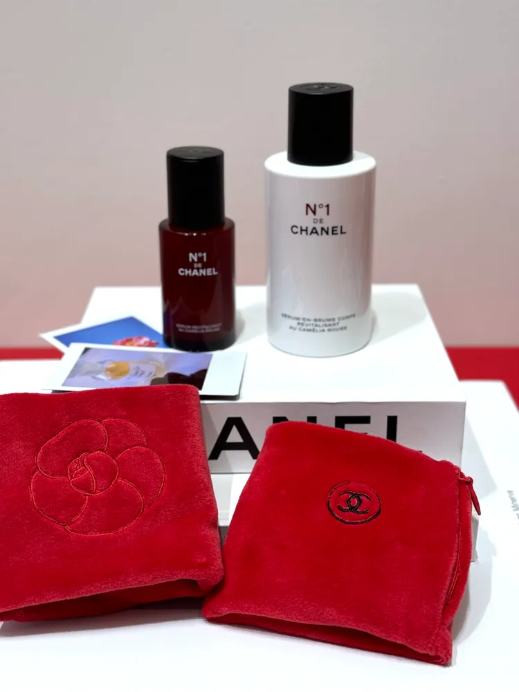 香奈兒1號紅色山茶花運動隨行組，7350元。張家玲攝