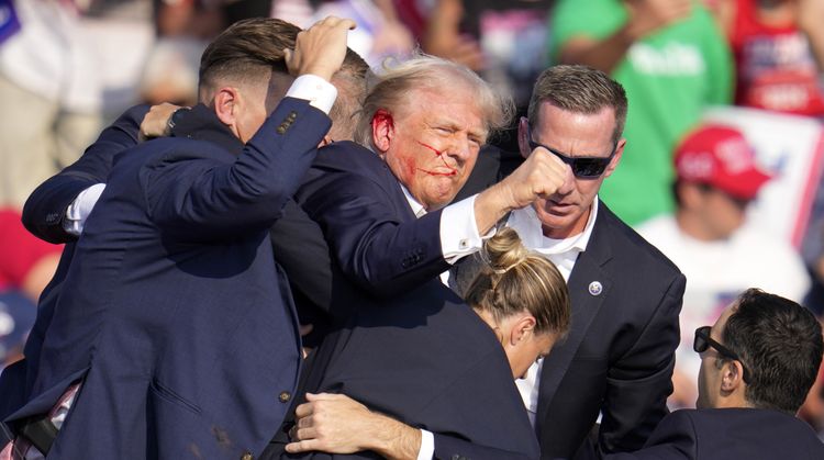 暗殺影片曝光！川普造勢遭槍擊滿臉血險爆頭　2死1重傷特勤當場打死槍手｜壹蘋新聞網