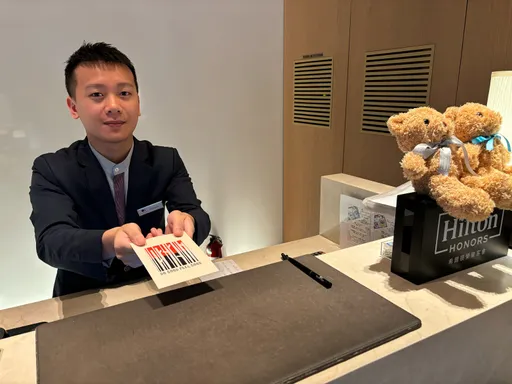 希爾頓逸林酒店歡慶亞太區破百家 持特製明信片兌換巧克力餅乾