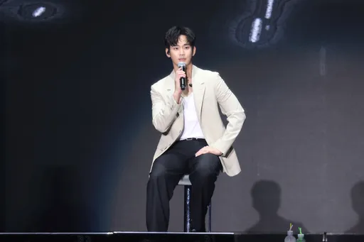 金秀賢登寶島粉絲突爆衝台前！大喊「不能這樣」制止宣告戒唱歌