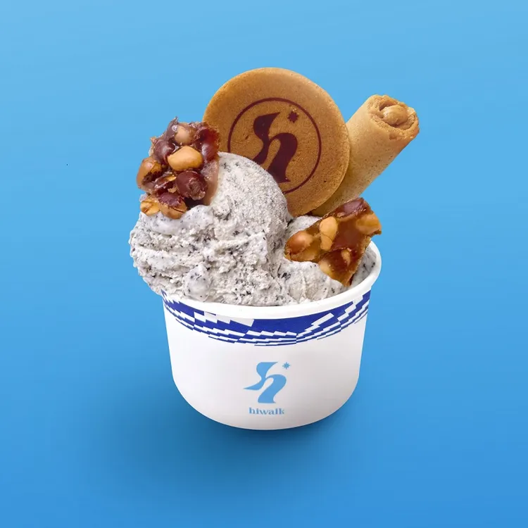 海邊走走hiwalk gelato義式冰淇淋服務再出新招，推出濃心冰淇淋聖代， 並祭出週六限定優惠活動。（圖為花生濃心聖代）。業者提供