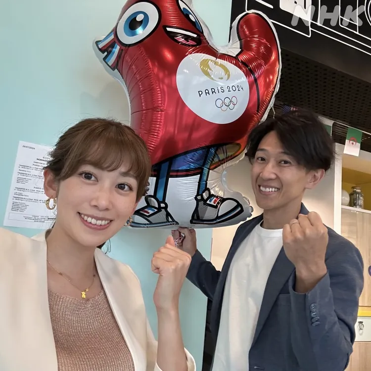 中川安奈主播（左）開幕式穿的上衣在室內看起來顏色較深。翻攝nhk_SunSports X