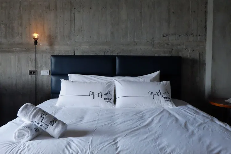 台東咖啡工寓以工業風簡約設計吸客。業者提供