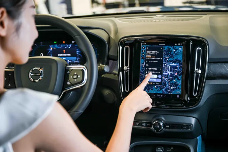 Volvo全球獨家首發與Google合作開發的車載資訊娛樂系統，用「連網科技」打造完整度高、可擴充的個人化車室娛樂饗宴。業者提供