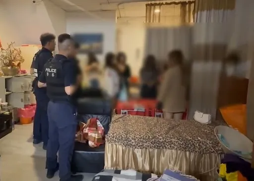 桃警查獲11名火辣應召女 警察來啦!養生館男客驚喊:我有穿衣服!